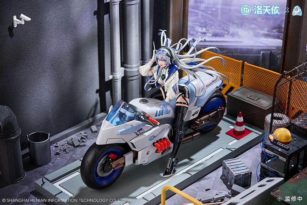 Vsinger PVC Statue 1/7 Vsinger Luo Tianyi Retro-Future Storm Driver Ver. 23 cm