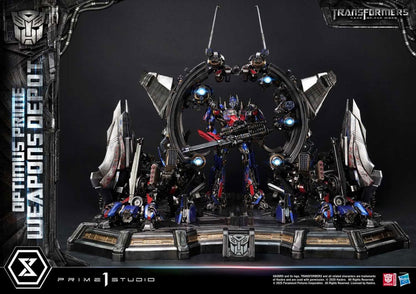 Transformers: Dark of the Moon (Film) Museum Masterline Statue Optimus Prime Weapons Depot Bonus Version 127 cm