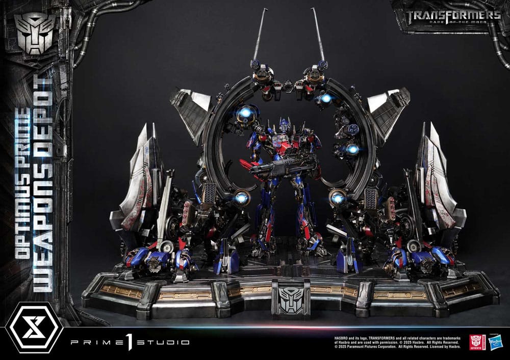 Transformers: Dark of the Moon (Film) Museum Masterline Statue Optimus Prime Weapons Depot 127 cm