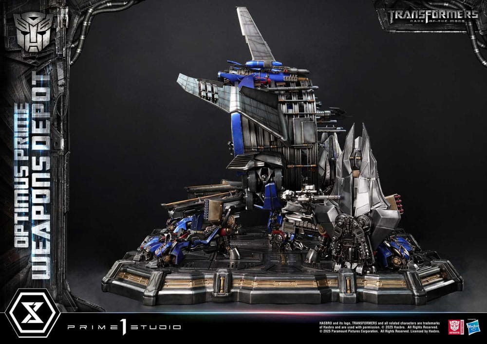 Transformers: Dark of the Moon (Film) Museum Masterline Statue Optimus Prime Weapons Depot 127 cm